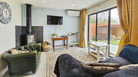 4 bedroom Detached house for sale in High Street, Walcott - Lincolnshire, LN4