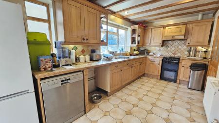 3 bedroom Detached bungalow for sale in High Street, Ruskington, NG34