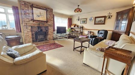 3 bedroom Detached bungalow for sale in High Street, Ruskington, NG34