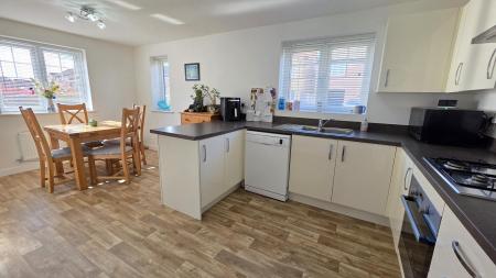 3 bedroom Detached house for sale in Knight Close, Holdingham, NG34