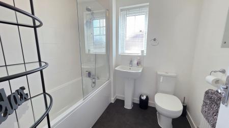 3 bedroom Detached house for sale in Knight Close, Holdingham, NG34