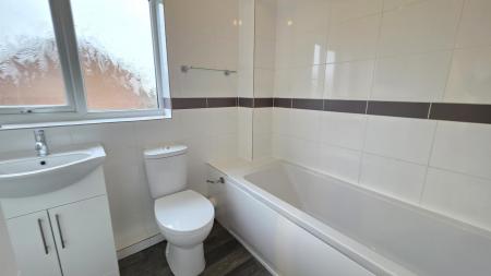3 bedroom Semi-detached house for sale in Larch Way, Southfields, Sleaford, NG34