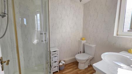 4 bedroom Detached house for sale in Lincoln Road, Ruskington, NG34