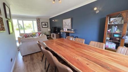 4 bedroom Detached house for sale in Lincoln Road, Ruskington, NG34