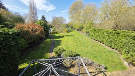 4 bedroom Detached house for sale in Lincoln Road, Ruskington, NG34