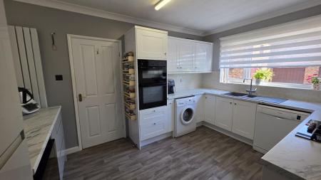 4 bedroom Detached house for sale in Lincoln Road, Ruskington, NG34