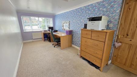 4 bedroom Detached house for sale in Lomax Drive, Sleaford, NG34