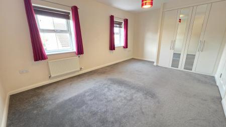 4 bedroom Semi-detached house for sale in Lothian Way, Greylees, NG34