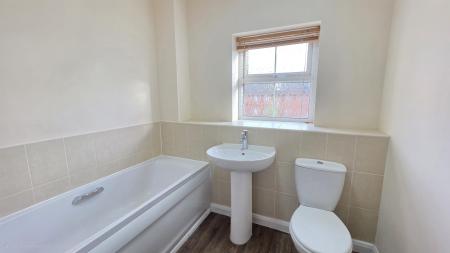4 bedroom Semi-detached house for sale in Lothian Way, Greylees, NG34