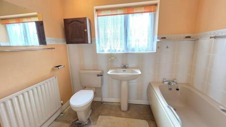 4 bedroom Detached house for sale in Malvern Close, Sleaford, NG34