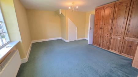 4 bedroom Cottage for sale in Market Place, Folkingham, NG34