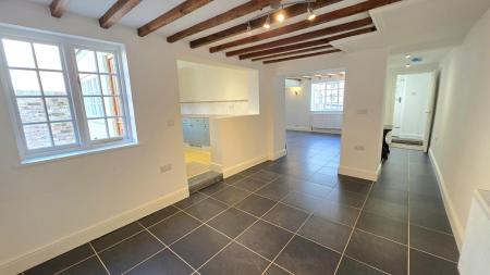 4 bedroom Cottage for sale in Market Place, Folkingham, NG34
