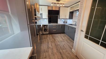 4 bedroom Town house for sale in Montrose Grove, Greylees, NG34