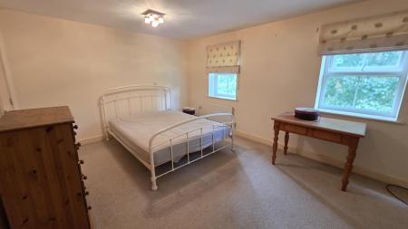 4 bedroom Town house for sale in Montrose Grove, Greylees, NG34