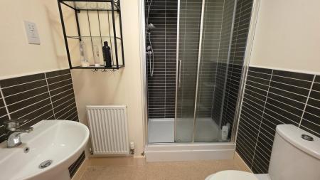 4 bedroom Town house for sale in Montrose Grove, Greylees, NG34