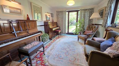 4 bedroom Detached house for sale in North Fen Road, Helpringham, NG34