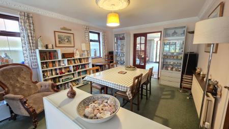 4 bedroom Detached house for sale in North Fen Road, Helpringham, NG34