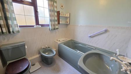 4 bedroom Detached house for sale in North Fen Road, Helpringham, NG34