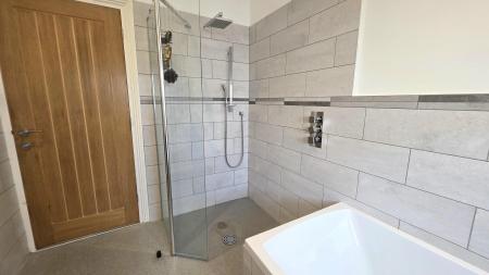 4 bedroom Detached bungalow for sale in Rectory Road, Ruskington, NG34