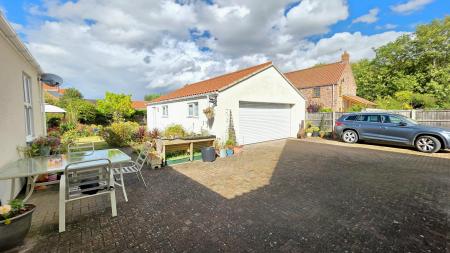 4 bedroom Detached bungalow for sale in Rectory Road, Ruskington, NG34