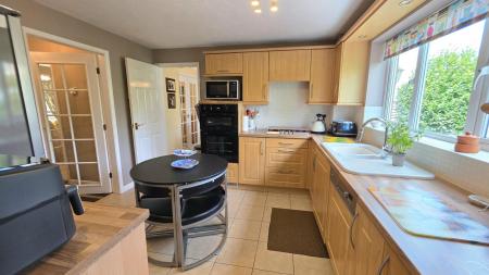 4 bedroom Detached house for sale in Rookery Avenue, Sleaford, NG34