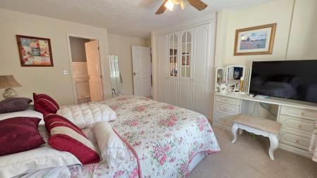 4 bedroom Detached house for sale in Rookery Avenue, Sleaford, NG34