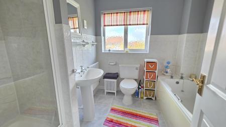 4 bedroom Detached house for sale in Rookery Avenue, Sleaford, NG34