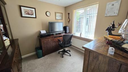 4 bedroom Detached house for sale in Rookery Avenue, Sleaford, NG34