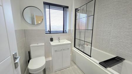 3 bedroom Semi-detached house for sale in Sandringham Way, Sleaford, NG34