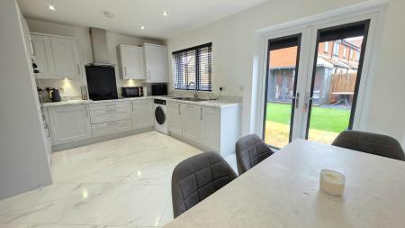 3 bedroom Semi-detached house for sale in Sandringham Way, Sleaford, NG34