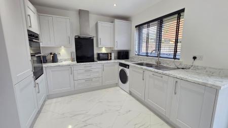 3 bedroom Semi-detached house for sale in Sandringham Way, Sleaford, NG34