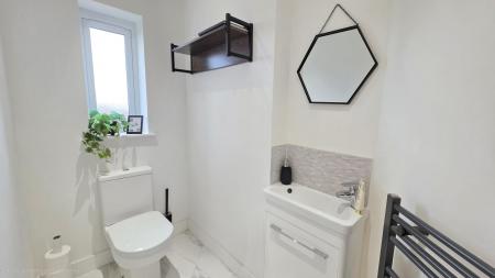 3 bedroom Semi-detached house for sale in Sandringham Way, Sleaford, NG34