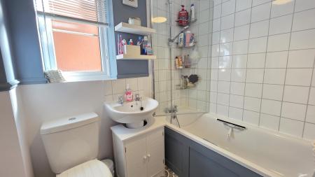3 bedroom End of terrace house for sale in Snow Close, Sleaford, NG34