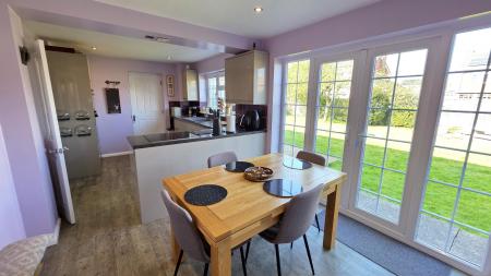4 bedroom Detached house for sale in St Johns Close, Leasingham, NG34