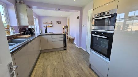 4 bedroom Detached house for sale in St Johns Close, Leasingham, NG34
