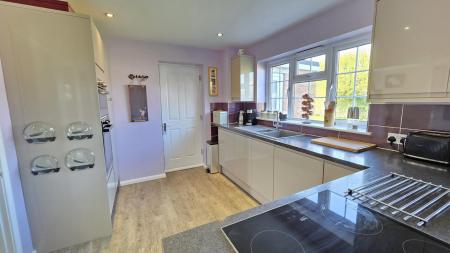 4 bedroom Detached house for sale in St Johns Close, Leasingham, NG34