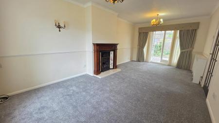 3 bedroom Semi-detached house for sale in St Michaels Walk, Sleaford, NG34