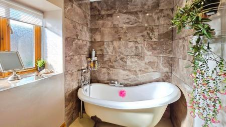 4 bedroom Barn Conversion for sale in Station Road, Timberland, LN4