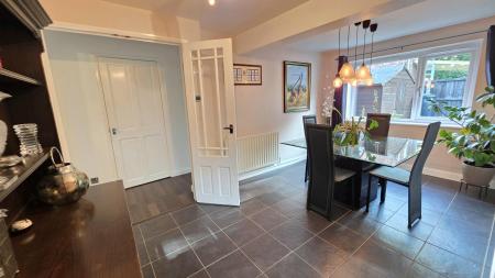 4 bedroom Detached house for sale in The Drove, Sleaford, NG34
