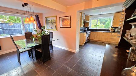 4 bedroom Detached house for sale in The Drove, Sleaford, NG34
