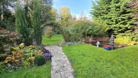 4 bedroom Detached house for sale in The Drove, Sleaford, NG34