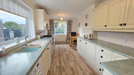 3 bedroom Detached bungalow for sale in The Green, Leasingham, NG34