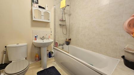 2 bedroom Flat for sale in The Hedgerows, Sleaford, NG34