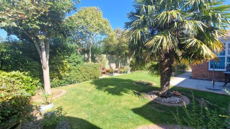 4 bedroom Detached house for sale in Windsor Close, Sleaford, NG34