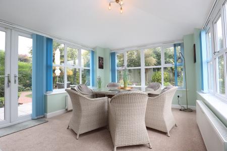 4 bedroom Detached house for sale in Windsor Close, Sleaford, NG34