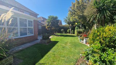 4 bedroom Detached house for sale in Windsor Close, Sleaford, NG34