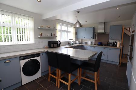 4 bedroom Detached house for sale in Windsor Close, Sleaford, NG34