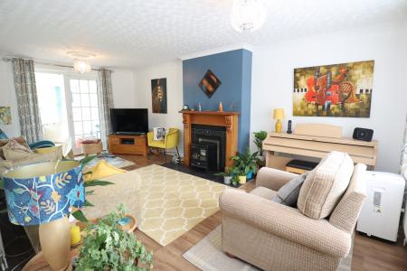 4 bedroom Detached house for sale in Windsor Close, Sleaford, NG34