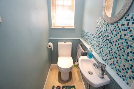 4 bedroom Detached house for sale in Windsor Close, Sleaford, NG34