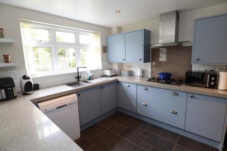 4 bedroom Detached house for sale in Windsor Close, Sleaford, NG34